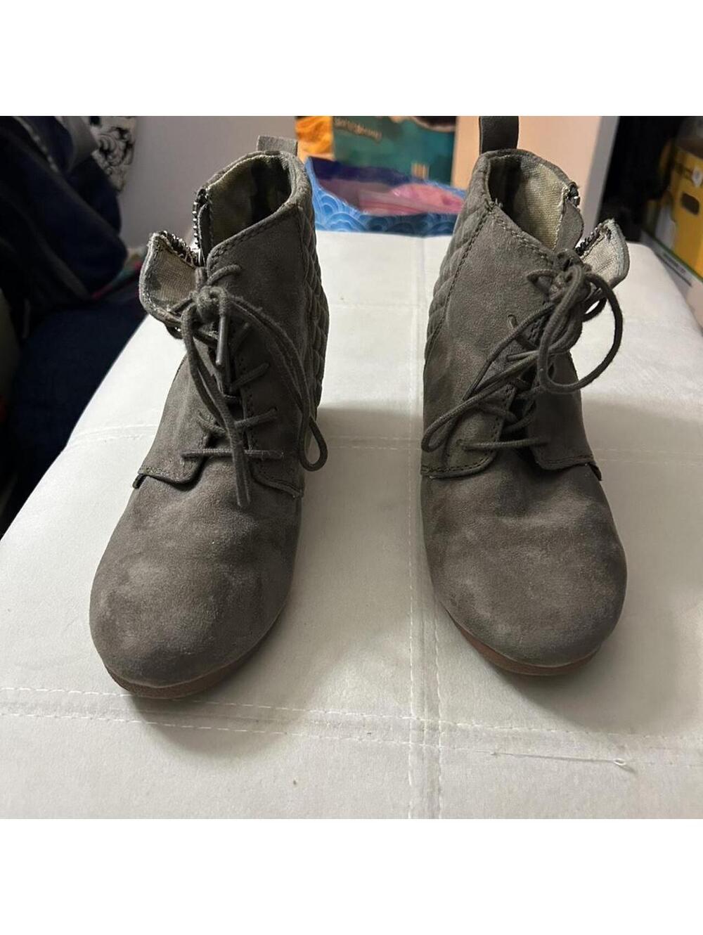 Bongo women’s size 7 Grey suede wedge boots with lace up detail #boho #wedges